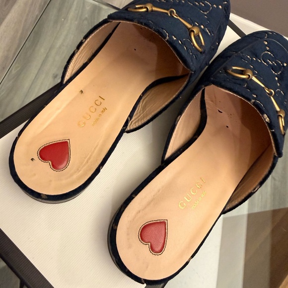 Gucci Princetown Navy Velvet Slip-On Mules with Gold Horsebit Detail - Picture 8 of 10